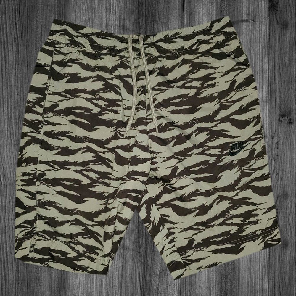 *NEVER WORN* NIKE Dri-Fit Camo Shorts